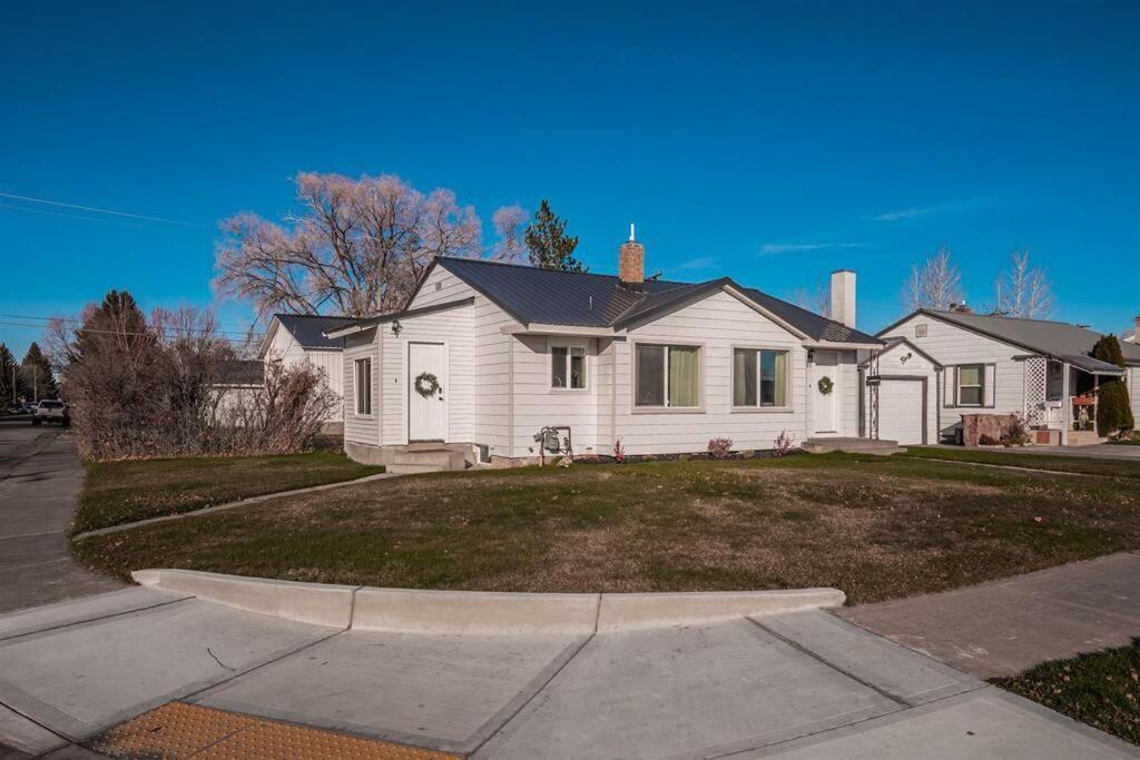 Professionally Designed Central Idaho Falls Home - 4 Bed 2 Bath Exterior foto